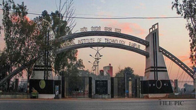 रायपुर : मुर्गी पंख से प्रोटीन निकाल बनाई नैनोजेल, शुगर और जलने वाले घाव होंगे ठीक, NIT स्‍टूडेंट ने पेश किया प्रोजेक्‍ट