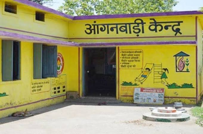 महासमुंद। छत्तीसगढ़ के आंगनबाड़ी कार्यकर्ता सहायिका अपनी 8 सूत्रीय मांगों को लेकर पूरे छत्तीसगढ़ प्रदेश में संयुक्त मंच के बैनर तले एक दिवसीय हड़ताल पर जाने का फैसला लिया है।