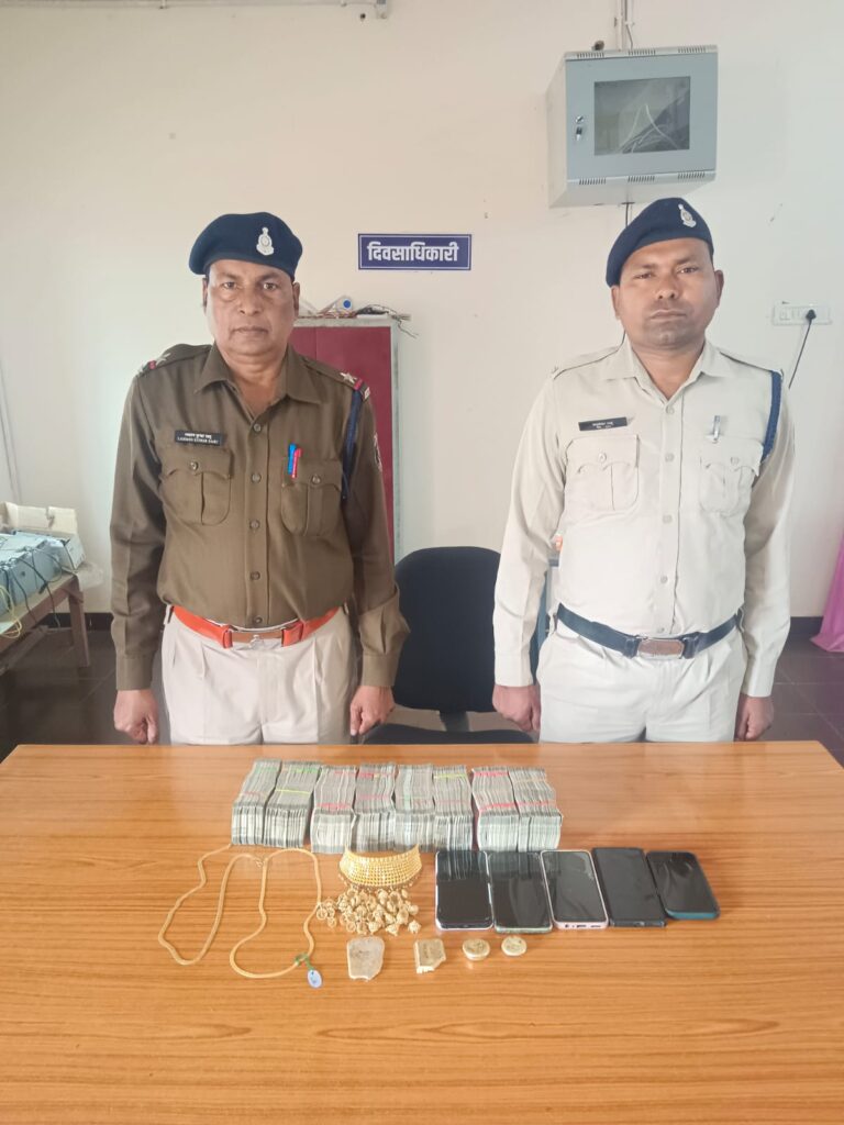 सरायपाली सिंघोड़ा नाका मे लग्जरी कार स्कार्पियों से 50 लाख कीमत के सोने के टुकड़े व सोने के ज्वेलरी व 19.50 लाख का नगदी का बरामद