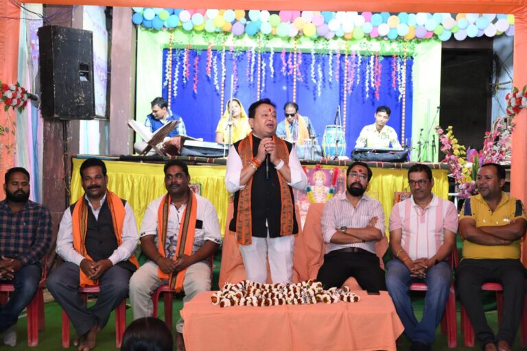 सुखीपाली में आयोजित संगीतमय श्रीराम कथा अखण्ड रामायण में शामिल हुए बसना विधायक डॉ.सम्पत अग्रवाल