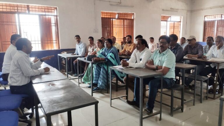 अग्निवीर भर्ती संबंधी बैठक का आयोजन विकासखंड शिक्षा अधिकारी प्रकाशचंद्र मांझी एवं सहायक विकासखंड अधिकारी डी एन दीवान के मार्गदर्शन में रखा गया।