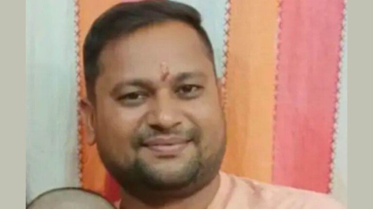 महासमुंद -:इंजीनीयर ने की खुदखुशी, सुसाइड नोट मे कई सूधखोरो के नाम होने की खबर है      रायपुर प्रोफेसर कालोनी निवासी