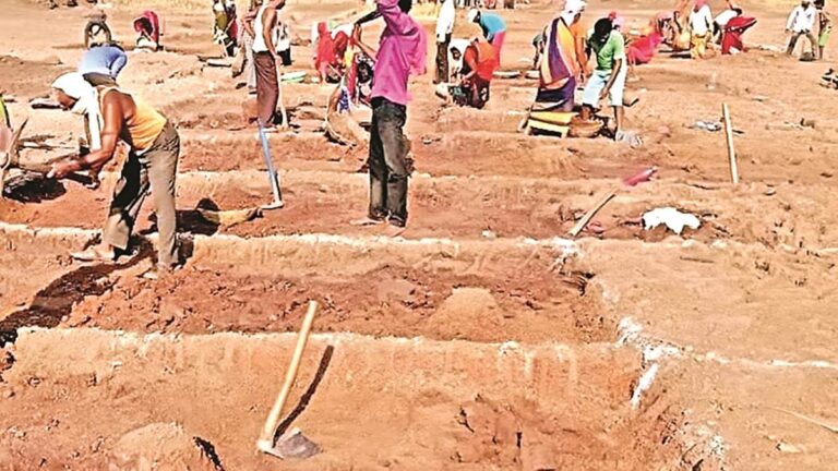 छत्तीसगढ़ : मनरेगा से बदली छत्‍तीसगढ़ के मजदूरों की जिंदगी, लक्ष्‍य से अधिक मिला काम