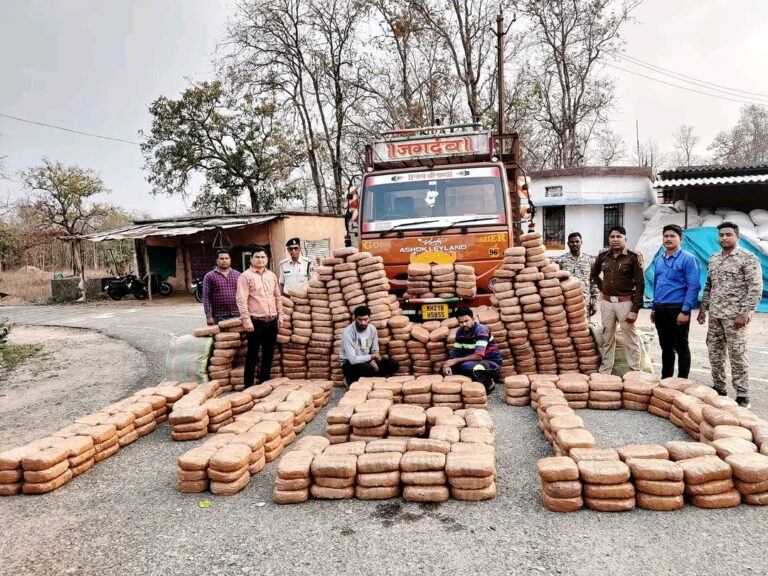 सरायपाली -: सिंघोड़ा मे पुलिस द्वारा मादक पदार्थ के अवैध परिवहन के विरुद्ध अब तक की सबसे बड़ी कार्यवाही ओड़ीसा से आता हुआ