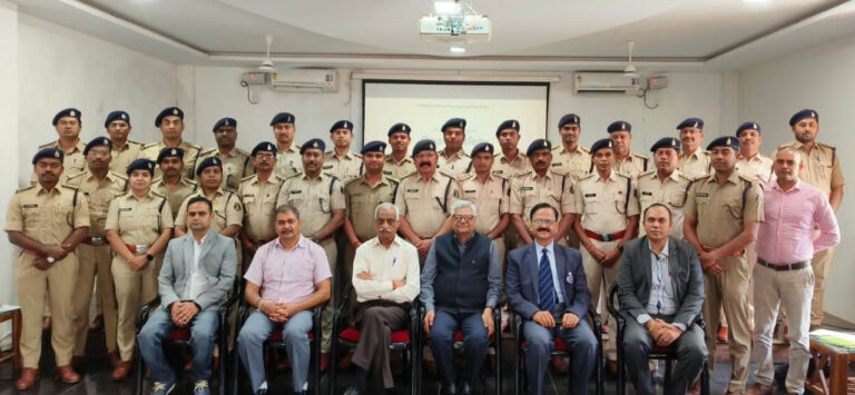 Chhattisgarh news बिना फिटनेस के संचालित वाहनों पर 42,160 चालान किए गए तथा एएनपीआर कैमरा से किए गए 2372 चालान से लगभग 10 करोड़ रूपए की राशि वसूली की गई।