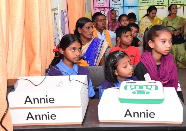 रायपुर : एनी स्मार्ट डिवाइस से दृष्टिबाधित बच्चे आसानी से शिक्षा ग्रहण कर पाएंगे एनी स्मार्ट डिवाइस का वितरण