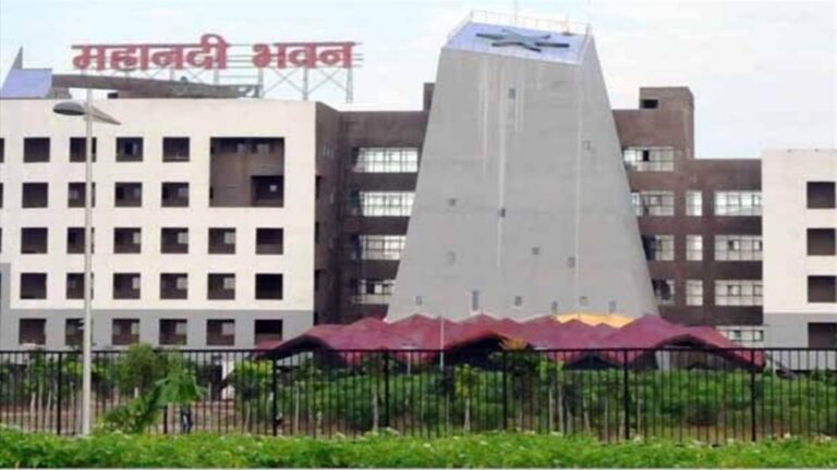 छत्तीसगढ़ : पुलिस विभाग में एक साथ 35 अफसरों के तबादलों में संशोधन से सरकार की मंशा पर उठे सवाल
