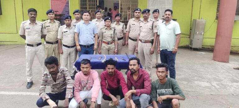 महासमुन्द-: 5 आरोपी शहर में धार-दार हथियारों को लेकर रात्रि में घुमने वाले पुलिस के गिरफ्त में।