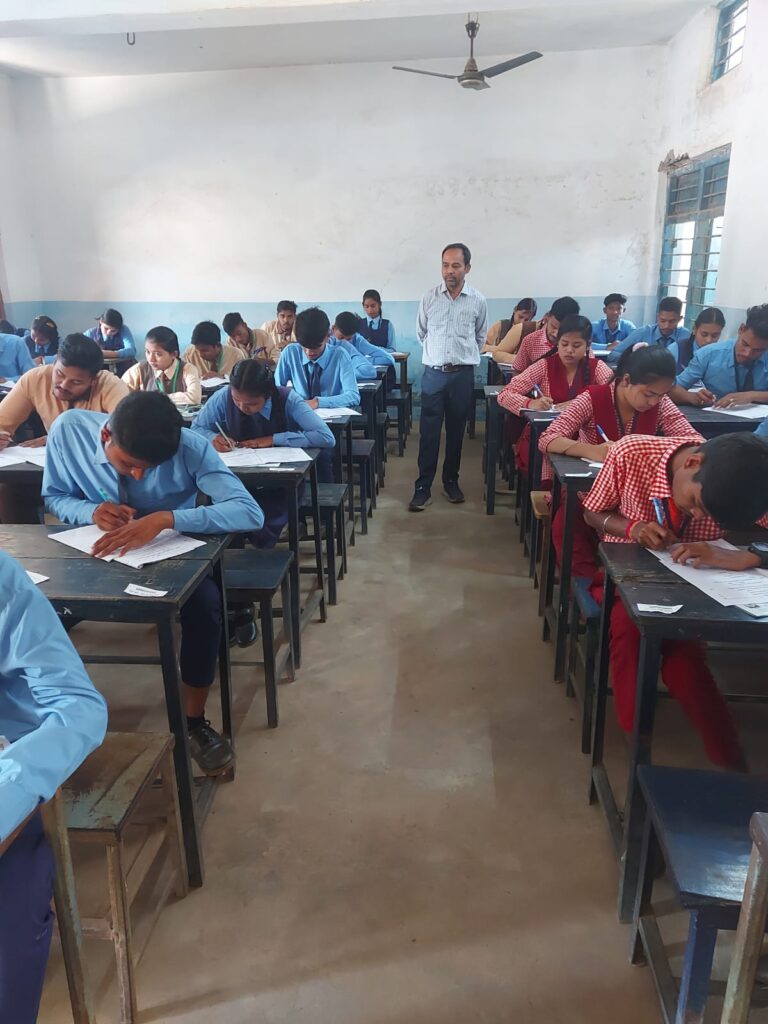 सरायपाली उड़न दस्ता टीम ने किया चार परीक्षा केन्द्रो का निरीक्षण