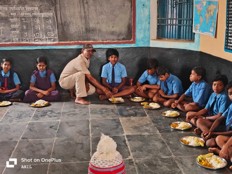 सरायपाली -: खपरीडीह में न्योता भोज का आयोजन किया गया