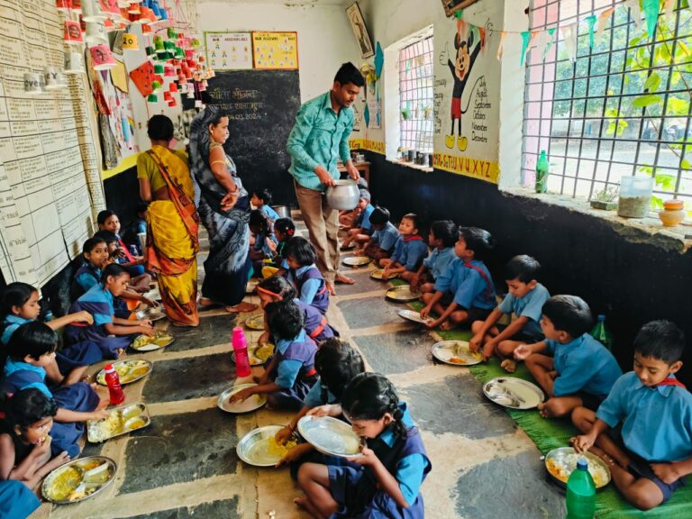 सरायपाली : शास.प्राथ. शाला मुंधा में न्योता भोज का आयोजन