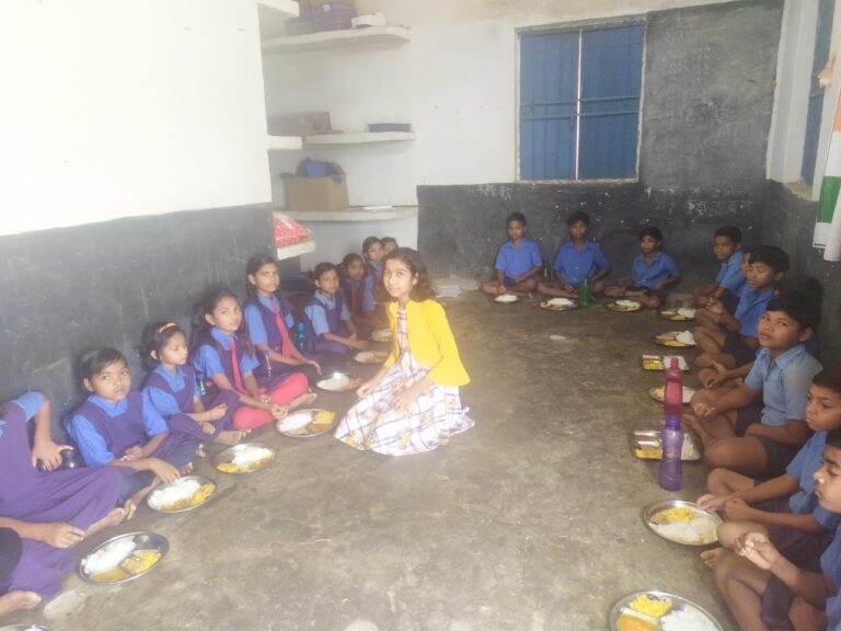 सरायपाली -: शास.प्राथ. शाला खपरीड़ीह एवं कुर्मीपाली में न्योता भोज का आयोजन