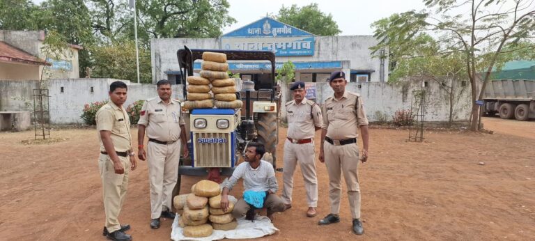 महासमुंद -: ट्रेक्टर से उत्तर प्रदेश ले जाकर खपाने की थी योजना ट्राली के नीचे बने चेम्बर में होता रहा था अवैध परिवहन
