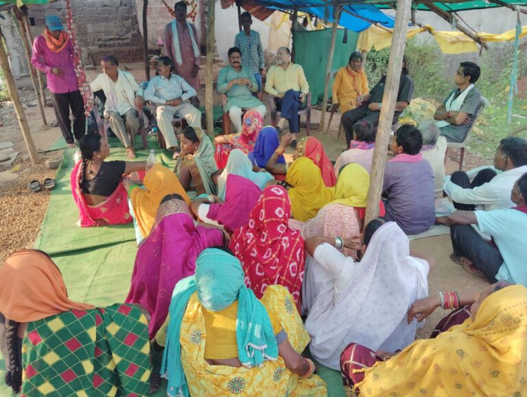महासमुंद : सत्याग्रही आंदोलनकारी किसानों ने सत्याग्रह स्थल पर मनाया होली मिलन प्रदेश किसान नेता सहित सैकड़ों किसान,महिला किसान शामिल हुए – किसान मोर्चा
