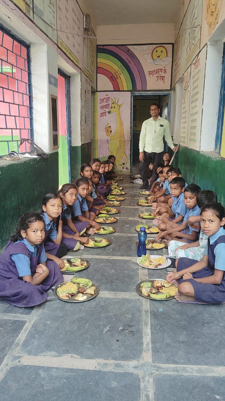 सरायपाली -: भूथीया और पाटसेन्द्री के स्कूलो मे न्योता भोज का आयोजन