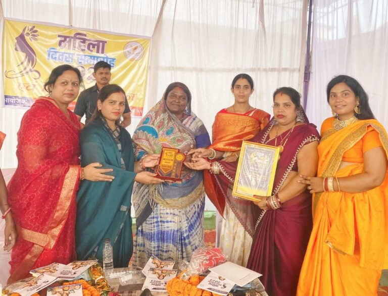 सरायपाली -: उत्कृष्ट महिला सम्मान 2024 से सम्मानित भंवरपुर निवासी गंगा पटेल एक गृहिणी होने के साथ साथ बैंकिंग का कार्य भी करती है, महिला किसान बीज उत्पादक संघ के अध्यक्ष, मितानिन एवं अखिल भारतीय अघरिया समाज में!