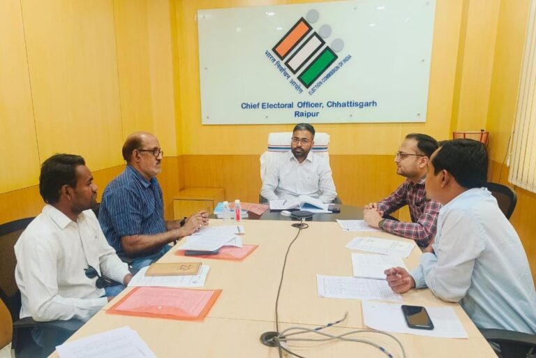 रायपुर : लोकसभा निर्वाचन 2024 सेवा मतदाताओं से प्राप्त डाक मतपत्रों के वितरण हेतु नोडल अधिकारी करें नियुक्त अतिरिक्त मुख्य निर्वाचन पदाधिकारी