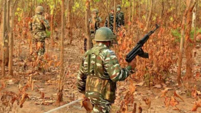 छत्तीसगढ़ -/ अलग-अलग एनकाउंटर में सुरक्षाबलों ने 11 नक्सलियों को ढेर कर दिया. मारे गए नक्सलियों के पास से मशीन गन जैसे भारी हथियार मिले हैं. बस्तर में 9 नक्सली मारे गए हैं जबकि बालाघाट में दो नक्सलियों की मौत हुई है.!