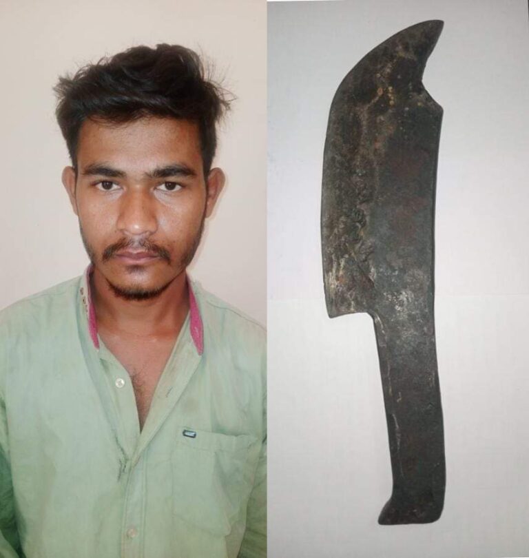 सिंघोड़ा -: हथियार के साथ एक व्यक्ति गिरफ्तार आर्म्स एक्ट के तहत की गई कार्यवाही प्रार्थी की शिकायत पर थाना सिघोडा में की गई कार्यवाही