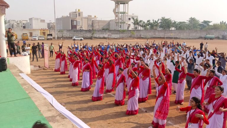 महासमुंद -:  870 प्रतिभागियों ने उत्साह के साथ शामिल हुए व स्वयं मतदान करने और लोगों को मतदान करने का संदेश दिया।   कलेक्टर के निर्देसन मे 13 अप्रैल को स्वीप क्रिक्रेट टूर्नामेंट में पैरा स्पोर्ट्स खेल व्हीलचेयर क्रिकेट मैच का आयोजन विभिन्न विभाग और संस्थाओ को शामिल होने अपील!