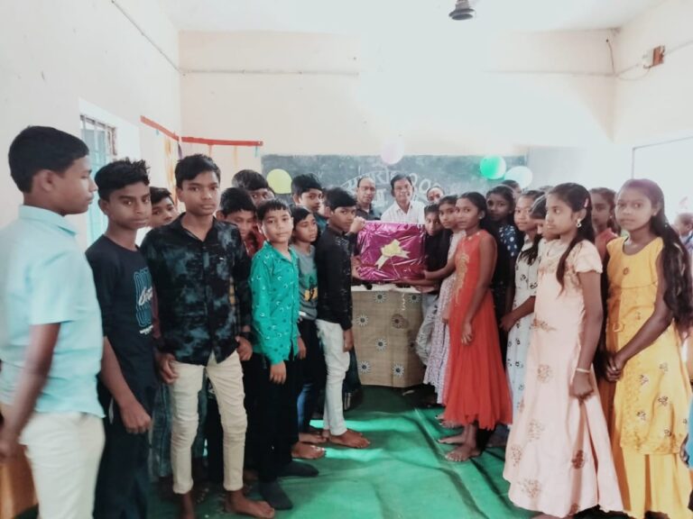 सरायपाली =/ उच्च प्राथमिक शाला भुथिया में कक्षा आठवीं के विद्यार्थियों की विदाई