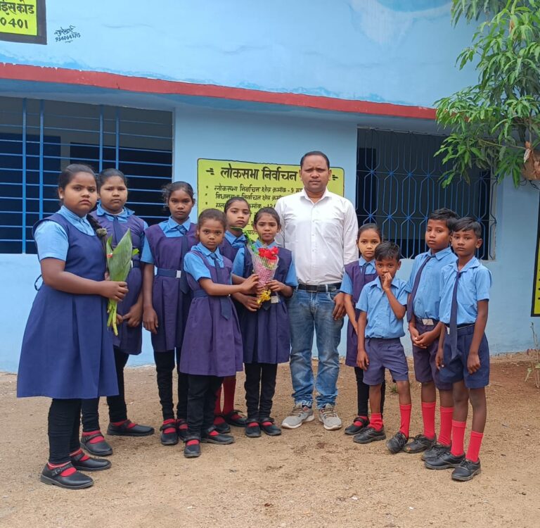 सरायपाली / शास. प्राथ.शाला हर्राटार के कक्षा 5 वीं के बच्चों को विदाई दी