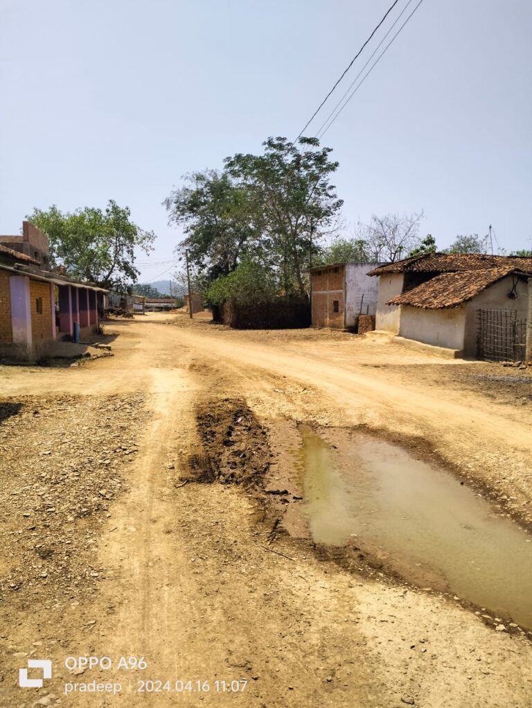 सरायपाली / गाँव वालों की परेशानी आज मुख्यमंत्री से मिलकर करेंगे मांग पूरी नहीं होने पर चुनाव बहिस्कार जैसे फैसला क्या सही है!