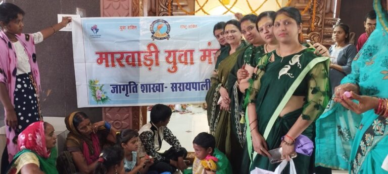 सरायपाली /   मारवाड़ी युवा मंच जागृति शाखा   नवमी पर कन्याओं को श्रृंगार सामग्री देकर आशीर्वाद प्राप्त किया