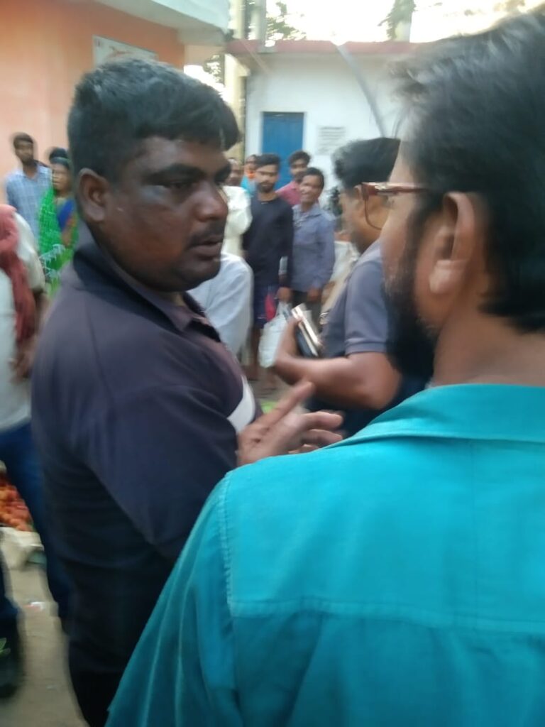 महासमुंद / बाजार में मौजूद लोगों ने चोर को पहचाना और उसे पकड़ने में डायल 112 की मदद की।