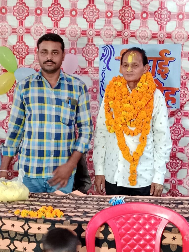 सरायपाली / टीचर का ऐसा फेयरवेल, ढोल-नगाड़ों के साथ छात्रों ने दी विदाई देने उमड़ा पूरा गाँव देखें वीडियो !