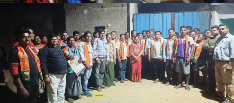 सरायपाली -:लोकसभा चुनाव प्रचार प्रसार के तहत जनपद अध्यक्ष भास्कर कर रही रूप कुमारी चौधरी को रिकार्ड मतो से विजयी बनाने जोर सोर से प्रचार प्रसार, पेला गढ़, बोडेसरा, तिलाईपाली,डंगनीय बीजातिपाली मे चुनावी दौरा!