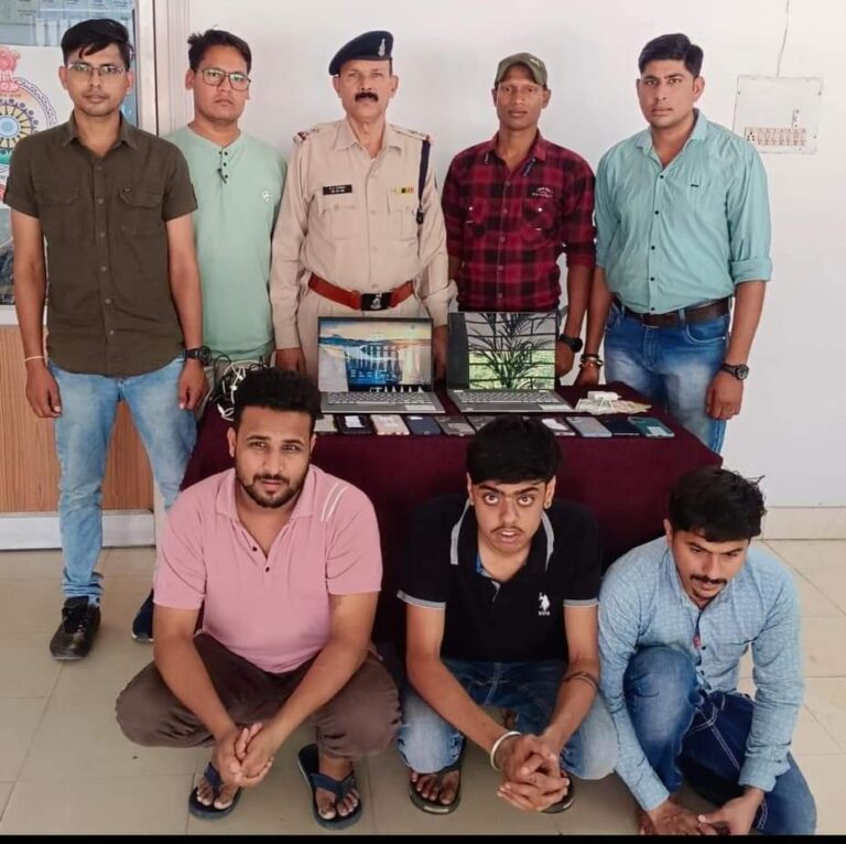 बलौदाबाजार-भाटापारा पुलिस द्वारा आईपीएल क्रिकेट मैचों पर आनलाईन क्रिकेट सट्टा का संचालन करने वाले 03 आरोपियों को किया गया गिरफ्तार