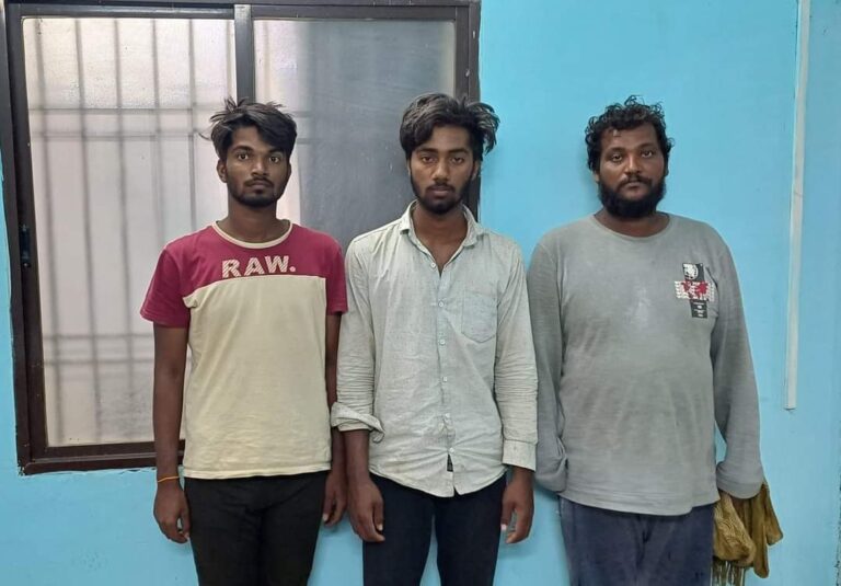 छत्तीसगढ़ महासमुंद / जोंक नदी तट के कब्र से मिली लाश के संबंध मे पुलिस ने किया खुलासा आरोपियों को गिरफ्तार कर जेल भेज दिया गया है सडयंत्र मे एक नाबालिक भी शामिल हार्वेस्टर गाडी भी जप्त!