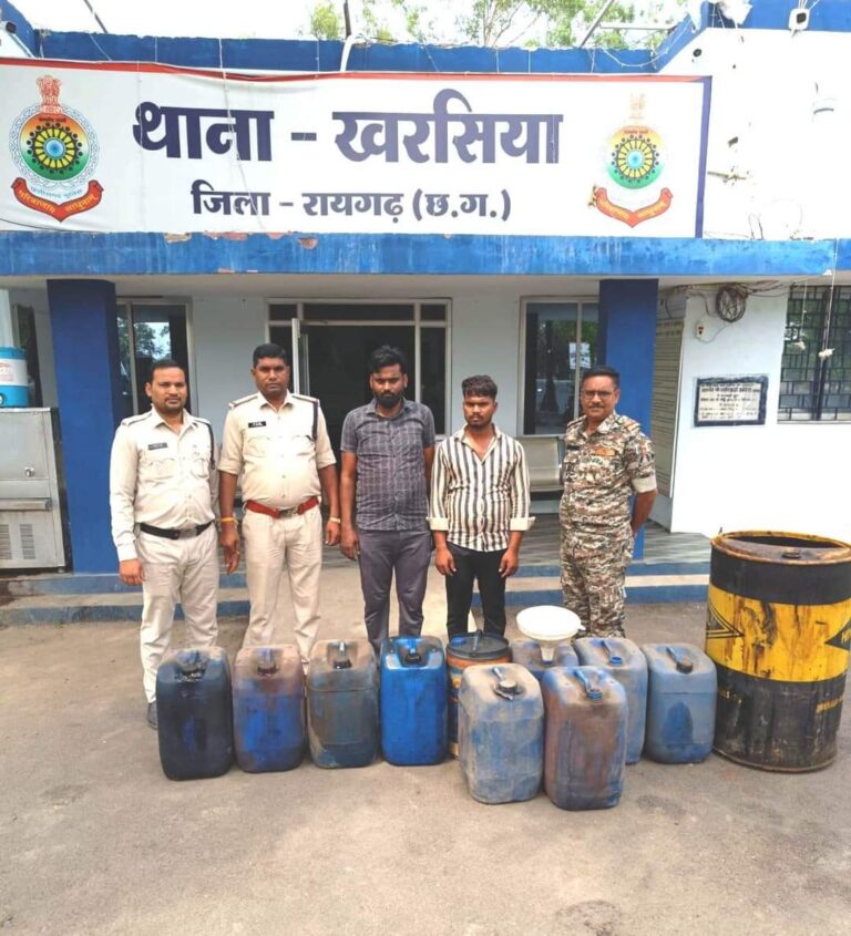 छत्तीसगढ़ / वाहन चालकों से कम दामों में डीजल खरीद कर ढाबा पर डीजल का अवैध भंडारण कर बिक्री की सूचना पर खरसिया पुलिस की रेड……