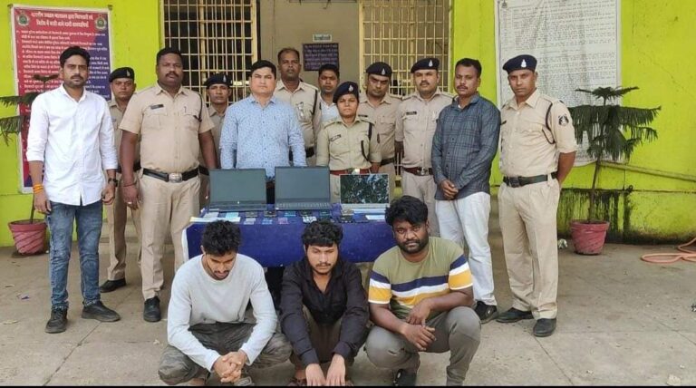 CG महासमुंद / 10 करोड़ का ट्राजेक्शन लाखों रु सीज, सिम और पास बुक का ढेर, घाटशीला जिला जमशेदपुर, झारखण्ड से महासमुन्द पुलिस के द्वारा ऑनलाईन क्रिकेट सट्टा IPL पर बडी कार्यवाही।