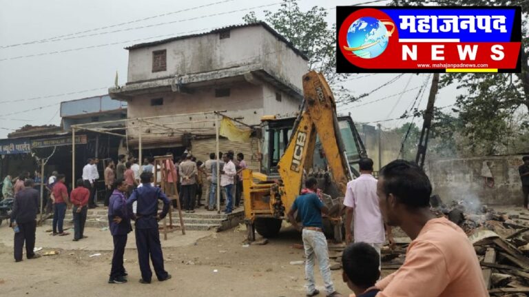 बसना भंवरपुर में रानी तालाब के पास सडक़ किनारे दोनों ओर दर्जन भर से ज्यादा अवैध कब्जा को नायब तहसीलदार, चौकी प्रभारी सहित पंचायत, राजस्व विभाग की टीम ने हटाया