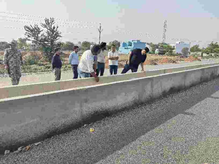 सरायपाली -/ कलेक्टर प्रभात मलिक ने किया सरायपाली में गौरव पथ का गुणवत्ता का निरीक्षण कर समय सीमा को ध्यान में रखते हुए कार्य पूर्ण करने के निर्देश
