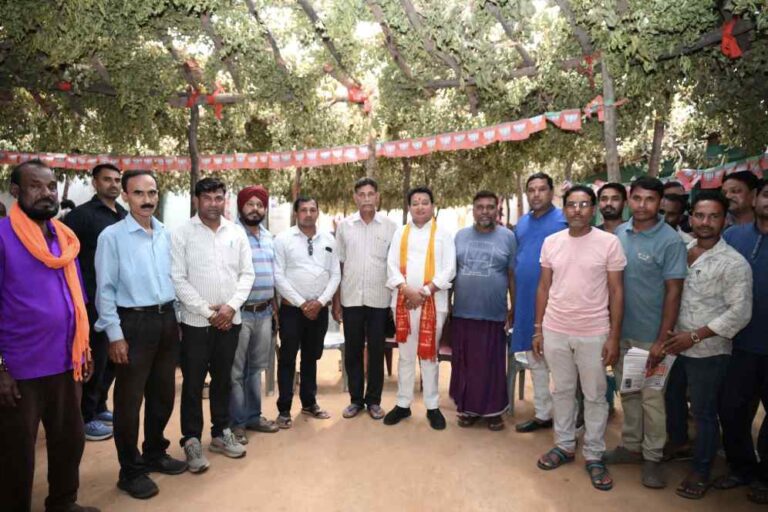 ओडिशा / बरगढ़ लोकसभा एवं पदमपुर विधानसभा में चुनाव प्रचार बसना विधायक डॉ.सम्पत अग्रवाल ओडिशा में किये चुनावी जनसंपर्क!