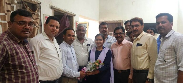 महासमुंद सरायपाली / कक्षा 10 वीं के चार विद्यार्थियों ने टॉप टेन में जगह बनाई कलेक्टर ने विद्यार्थियों को बधाई एवं शुभकामनाएं दी