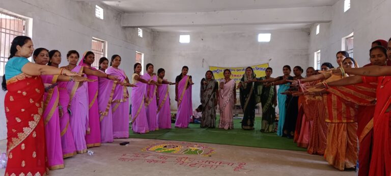 महासमुंद/ बाल विवाह पर विरुद्ध जाने पर कार्यवाही का प्रावधान आंगनवाड़ी कार्यकर्ता, महिला स्व सहायता समूह के सक्रिय कार्यकर्ताओं द्वारा गांव-गांव में किशोरियों की बैठक!