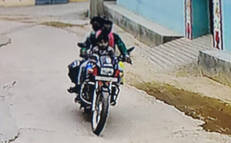 महासमुंद पिथौरा / अपहरण के मामले मे 2 आरोपी गिरफ्तार चॉकलेट दिलाने के बहाने बच्चे को अपने साथ ले गए घटना सीसी टीवी मे हुई थी कैद आरोपी पटेवा थाना क्षेत्र के ग्राम कछारडीह से बरामद किया है!