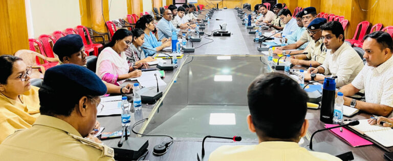 बलौदाबाजार कलेक्टर-एसपी ने की जिले में कानून व्यवस्था की समीक्षा पुलिस पेट्रोलिंग बढ़ाने एवं सूचना तंत्र को मजबूत करने पर जोर ब्लैक स्पॉट का करें शीघ्र चयन, सड़क दुर्घनाओं में कमी लाने के दिए निर्देश