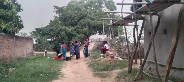 बसना / सरकारी बोर मे निजी मोटर जल जीवन ठेकेदार की कार्य धीमी हेंडपम्प भी खराब क्या कहती है महिलाए!