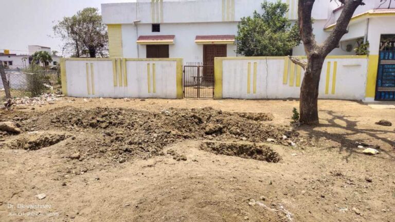 बलौदा बाजार / ग्राम गुमा मे आदेश का अवहेलना अवैध कब्जा से रास्ता बंद / तहसीलदार नहीं कर रहे है ठोस कार्यवाही कब्जा करने गुंडागर्दी पे उतारू पर शिकायत!