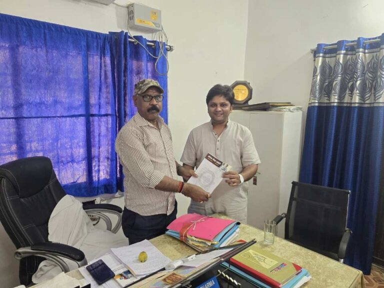 सराईपाली नगरपालिका के समस्त वार्डो के नालियो ,जल भराव छेत्र को चिह्नांकित कर बरसात पूर्व साफ़ सफ़ाई कर कीटनासक के छिड़काव हेतु संगम सेवा समिति ने कीटनाशक छिड़काव के लिए संगम ने दिया ज्ञापन