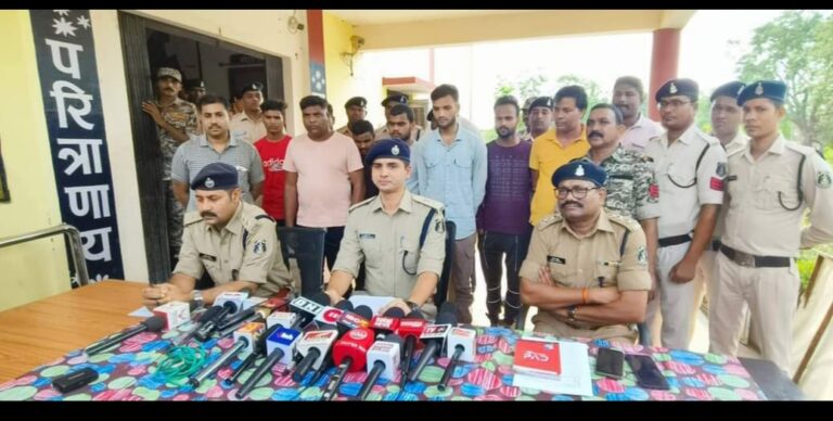 क्रिप्टो करेंसी के महाठग सारंगढ़ शिवा साहू समेत रायपुर, बिलासपुर और बिलाईगढ़ से 08 आरोपियों को किया गया गिरफ्तार।