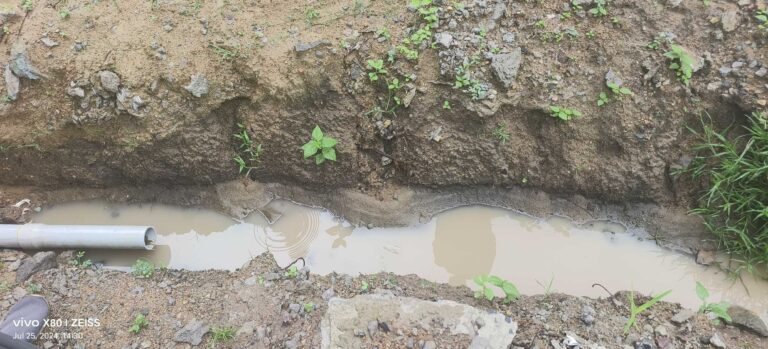 महासमुंद बसना / जाँच के ठीक पहले भंवरपुर मे नल जल पाईप को कर दिया गया  गायब ठेकेदार के मजदूरों ने दिया ऐसा जवाब नहीं होगा यकीन!