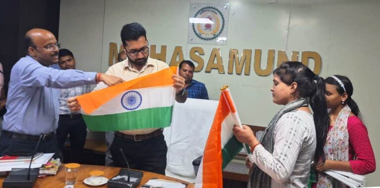 महासमुंद / इन जगहों पर छापामार कार्यवाही के निर्देश,मवेशी पाए जाने पर पेनाल्टी लगाने के निर्देश,कलेक्टर ने ली समय सीमा की बैठक, किसानों को उर्वरक की समस्या न हो, वैकल्पिक व्यवस्था करें – कलेक्टर श्री लंगेह