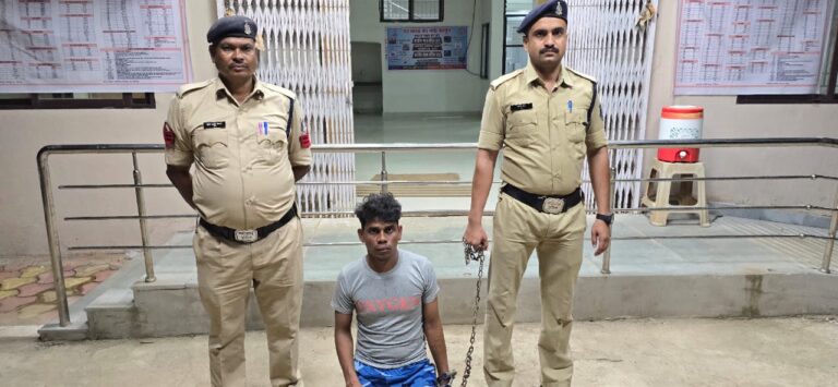 महासमुंद,/ छेड़ छाड़ के आरोपी ने गवाही के बेटी को मारा चाकू कुछ दिन पहले ही आया था जेल से!