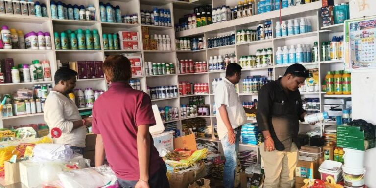 महासमुंद / इन दुकानों में गड़बड़ी, 09 को मिला नोटिस,लायसेंस निलंबन की कार्यवाही की भी हो सकता है,कृषकों को गुणवत्तायुक्त एवं उचित दर पर खाद, बीज एवं कीटनाशी……….